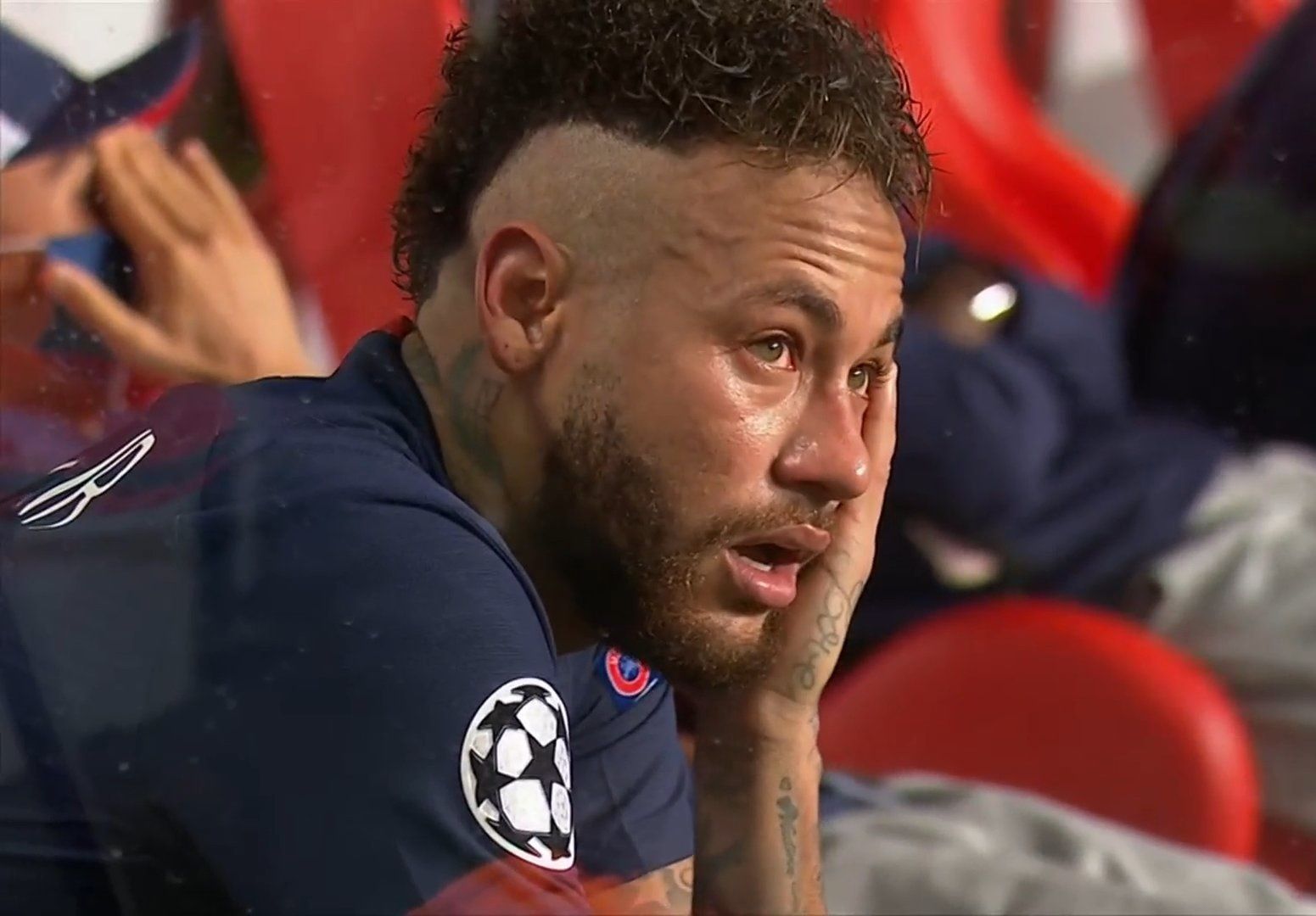 Neymar llorando tras perder la Champions