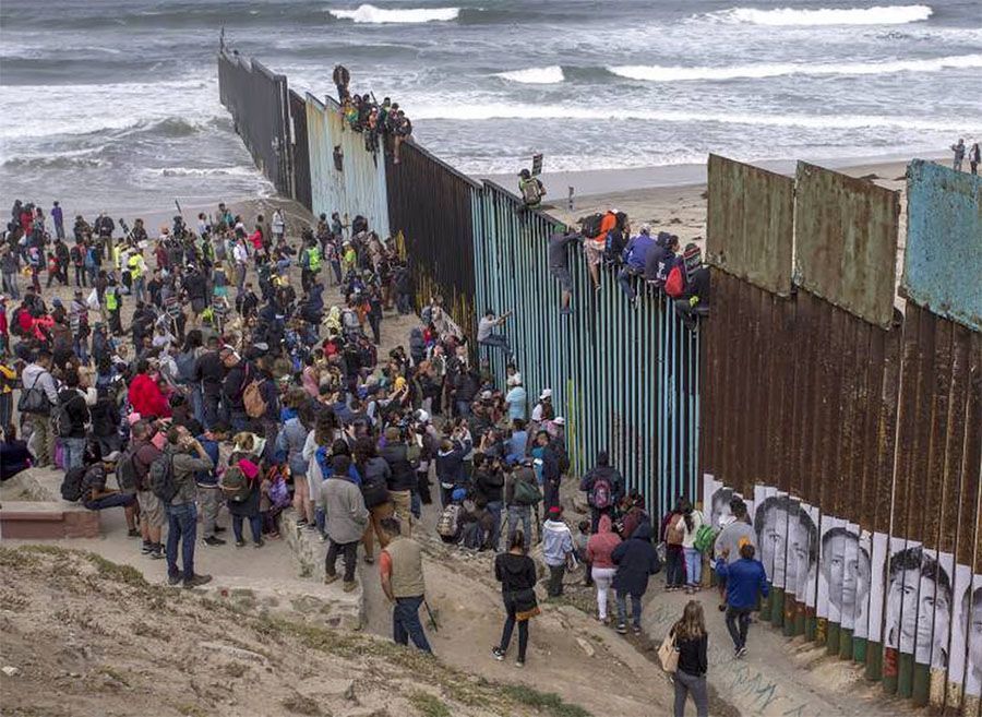 Migrantes Cruzan Frontera México Estados Unidos Antes De Expiración De